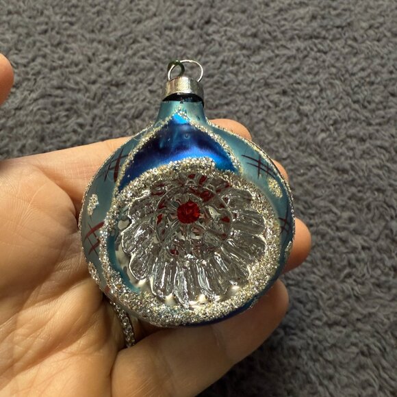 Vintage Glass Christmas Ornaments Set Of 6 Red & Silver Glitter Accents 1 Broken - Picture 13 of 16